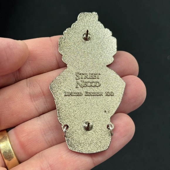 Jumbo LE 100 Jessica Rabbit Fantasy Pin - Picture 2 of 2